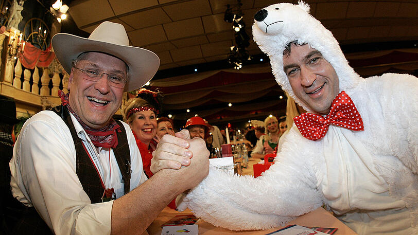 Schon immer der schwarze Sheriff: Innenminister Joachim Herrmann mit Eisbär Söder.