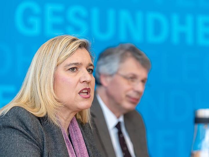 Melanie Huml (CSU) und Andreas Zapf. Foto: Peter Kneffel/dpa/Archivbild