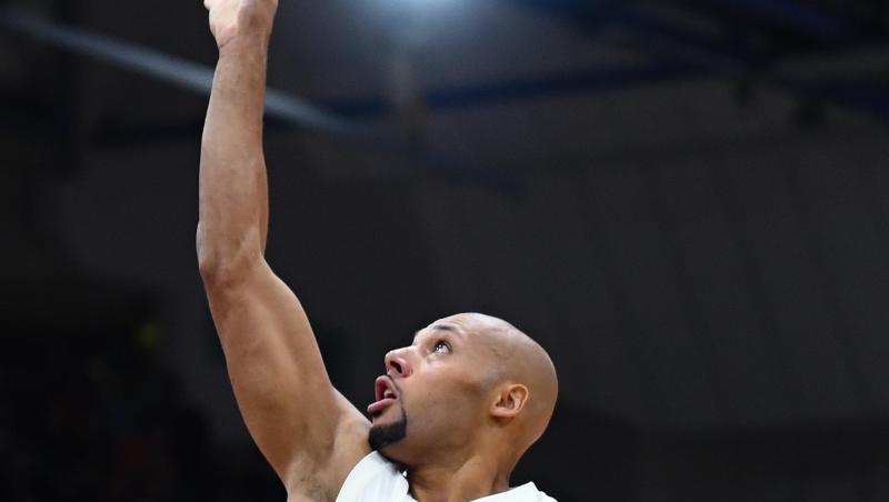 Maurice Stuckey, hier noch im Diensten für Bamberg, spielt den Ball. Foto: Nicolas Armer/dpa Maurice Stuckey, hier noch im Diensten für Bamberg, spielt den Ball. Foto: Nicolas Armer/dpa