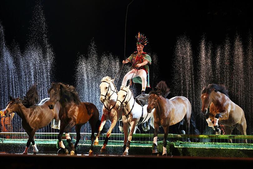 Was für ein Aufgalopp in die Cavalluna-Show "Geheimnis der Ewigkeit" in der Olympiahalle.