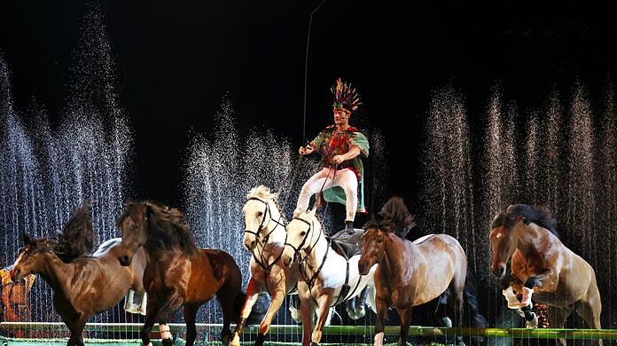Was für ein Aufgalopp in die Cavalluna-Show "Geheimnis der Ewigkeit" in der Olympiahalle.