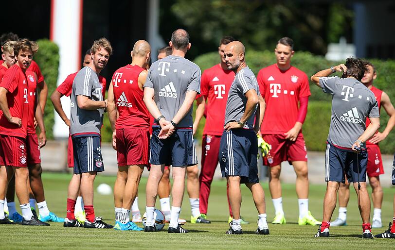 Trainer Pep Guardiola bat seine Stars direkt nach der Landung an die Säbener Straße, wo um 8.45 Uhr das Auslaufen begann.
