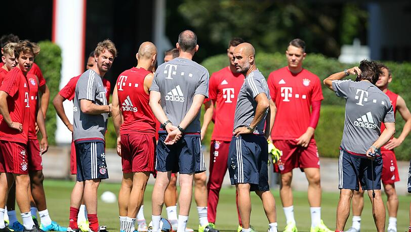 Trainer Pep Guardiola bat seine Stars direkt nach der Landung an die Säbener Straße, wo um 8.45 Uhr das Auslaufen begann. Trainer Pep Guardiola bat seine Stars direkt nach der Landung an die Säbener Straße, wo um 8.45 Uhr das Auslaufen begann.