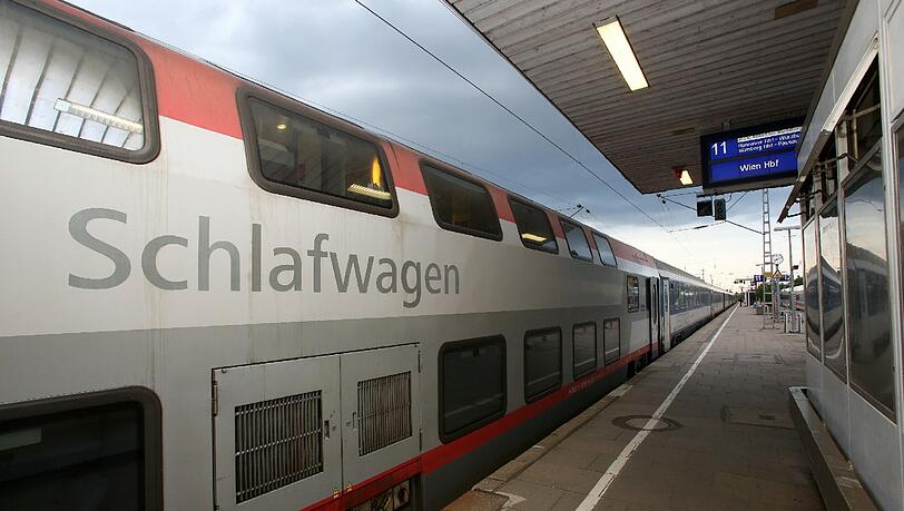 Die Deutsche Bahn glaubt nicht an den Erfolg von Nachtzügen, der Fahrgastverband 'Pro Bahn" hingegen schon. Die Deutsche Bahn glaubt nicht an den Erfolg von Nachtzügen, der Fahrgastverband 'Pro Bahn" hingegen schon.