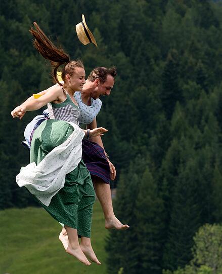 Eine Jury bewertete sowohl die Sprünge als auch die Outfits.