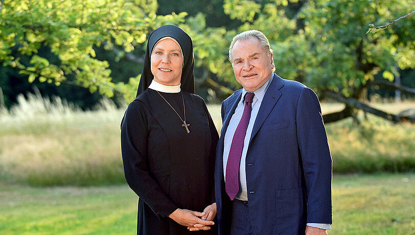 Auch in der neuen Staffel "Um Himmels Willen" bleibt Kloster Kaltenthal nicht vom Wettstreit zwischen den Ordensschwestern, allen voran Schwester Hanna (Janina Hartwig), und Bürgermeister Wöller (Fritz Wepper) verschont. Auch in der neuen Staffel "Um Himmels Willen" bleibt Kloster Kaltenthal nicht vom Wettstreit zwischen den Ordensschwestern, allen voran Schwester Hanna (Janina Hartwig), und Bürgermeister Wöller (Fritz Wepper) verschont.