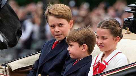 Sie sind die Zukunft der britischen Monarchie: Prinz George (l.), Prinz Louis und Prinzessin Charlotte.