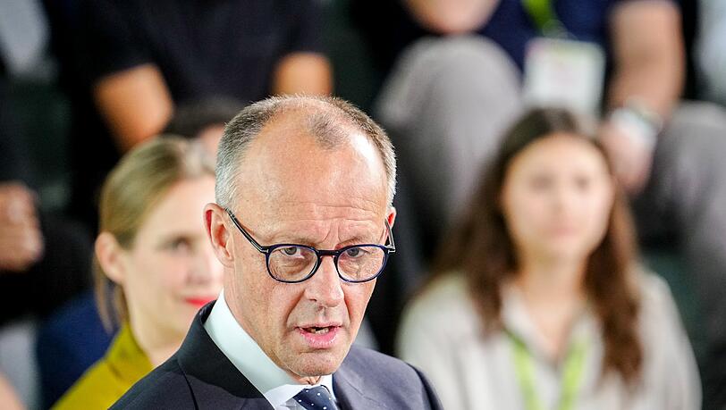 Opfer von Fake News: Eine Webseite verbreitet Falschinformationen unter dem Namen von Bundeskanzler Friedrich Merz (CDU).