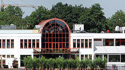 Das neue "Leistungszentrum" an der Säbener Straße in der Außenansicht. Das neue "Leistungszentrum" an der Säbener Straße in der Außenansicht.