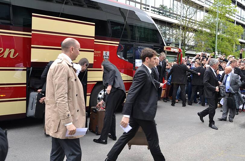 Ankunft von Real Madrid vor dem Hotel "Hilton" in München - die Bilder.