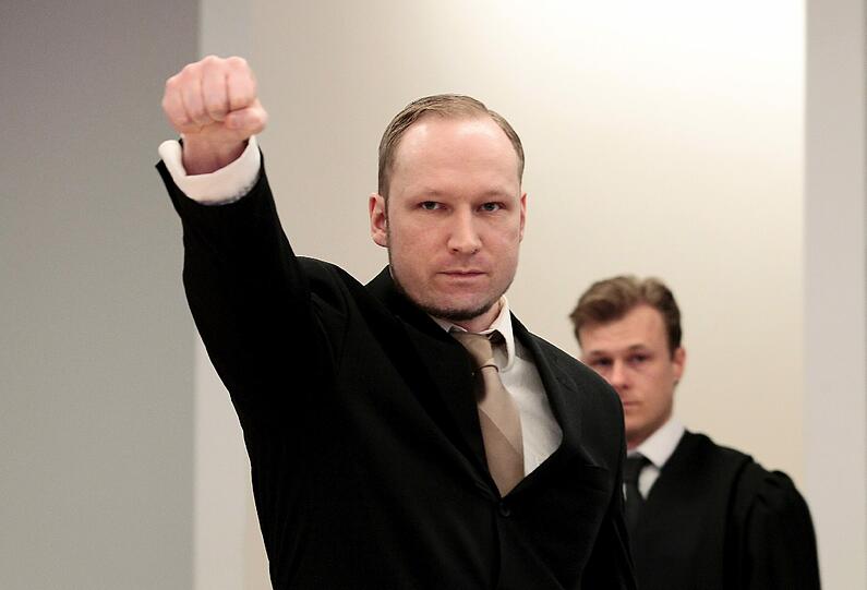 Anders Breivik im April 2012
bei seiner Gerichtsverhandlung
in Oslo. Er zeigt während des
ganzen Verfahrens keine Reue.