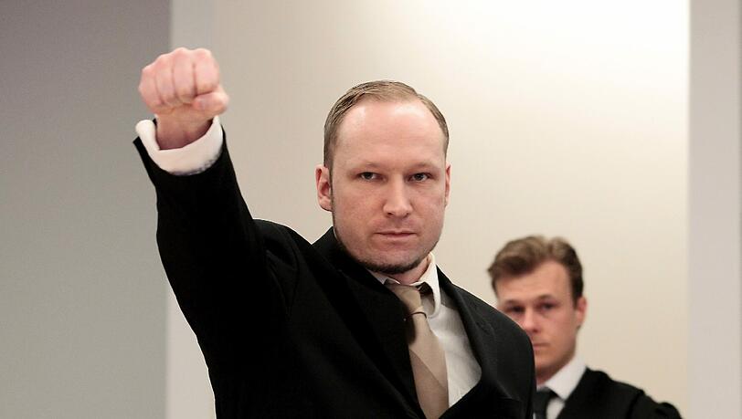 Anders Breivik im April 2012
bei seiner Gerichtsverhandlung
in Oslo. Er zeigt während des
ganzen Verfahrens keine Reue.