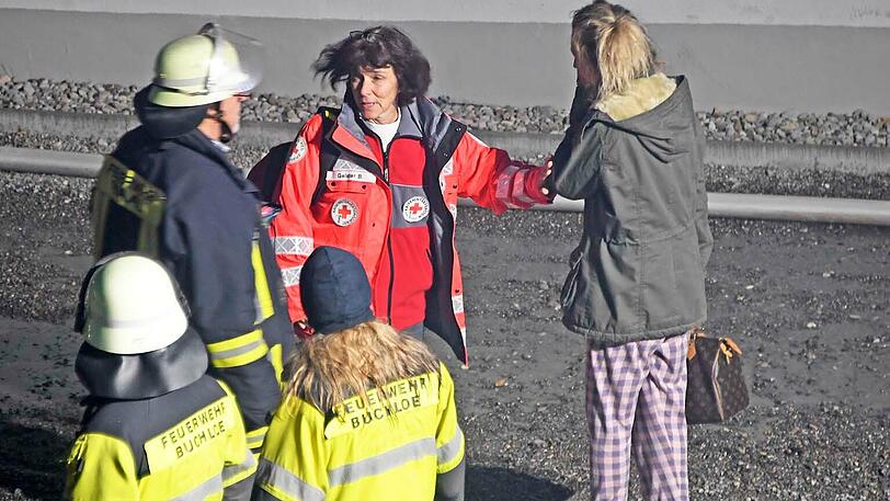 Rund einhundert Einsatzkräfte von neun Feuerwehren waren an den Löscharbeiten beteiligt.