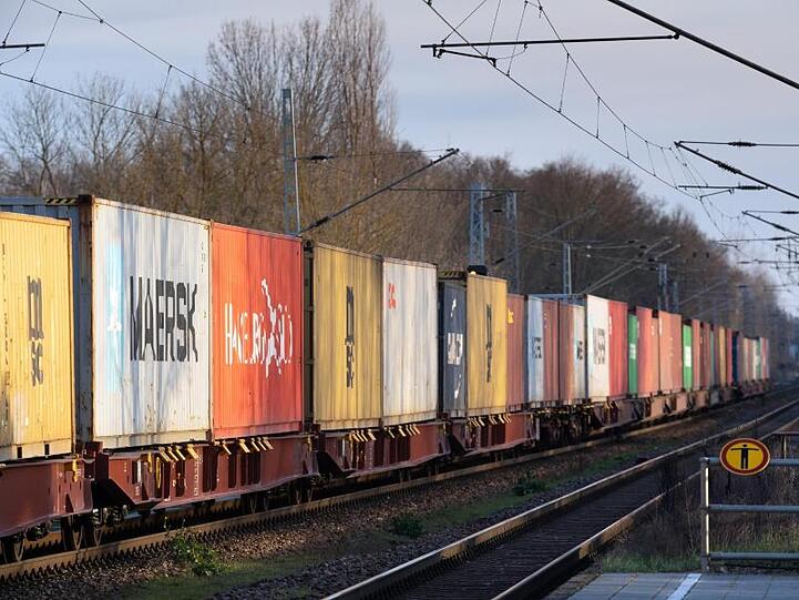 Lebensmittel-Transport auf Güterzügen könnte Staus auf den Straßen und an den Grenzen vermeiden helfen.