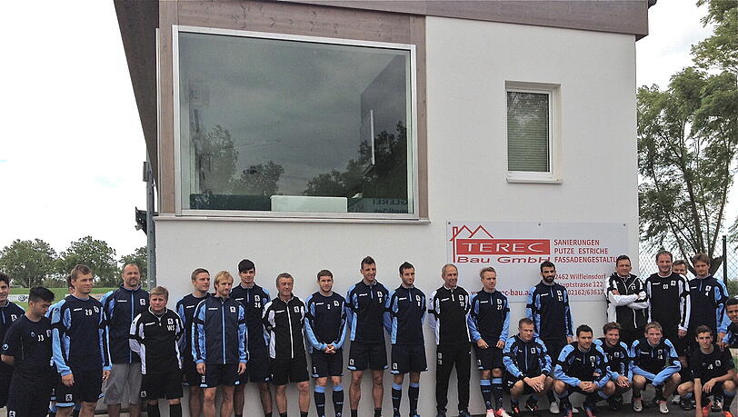 Löwen in Neusiedl: Abschiedsfoto am Trainingsplatz Löwen in Neusiedl: Abschiedsfoto am Trainingsplatz