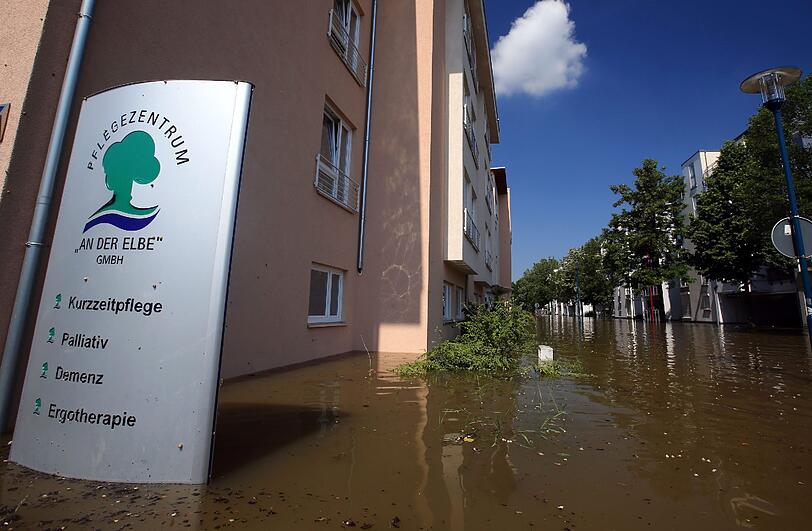 So hoch stand das Wasser der Elbe in Magdeburg noch nie &ndash; und es soll noch weiter steigen. Die Rettungskräfte verteidigen die Deiche auf einer Länge von 20 Kilometern. Wie lange das noch glückt, ist unklar. Die Bilder aus dem überfluteten Magdeburg.