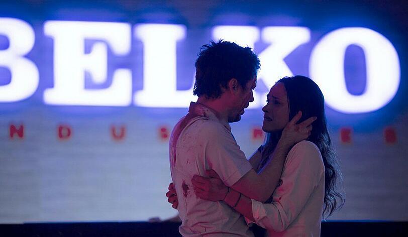 Mike (John Gallagher Jr.) und Leandra (Adria Arjona) geraten in ein blutiges Experiment herein.