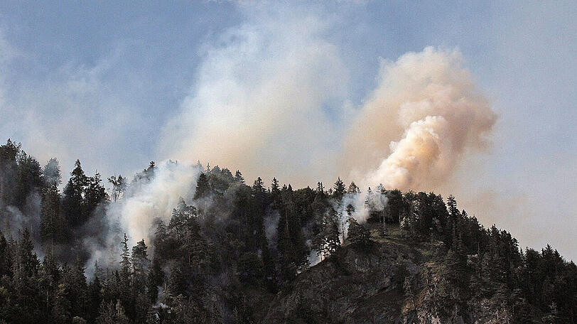 Seit Donnerstag brennt der Wald bei Oberaudorf - Hunderte Einsatzkräfte bekämpften auch am Samstag noch Glutnester. Die Bilder vom Einsatz.