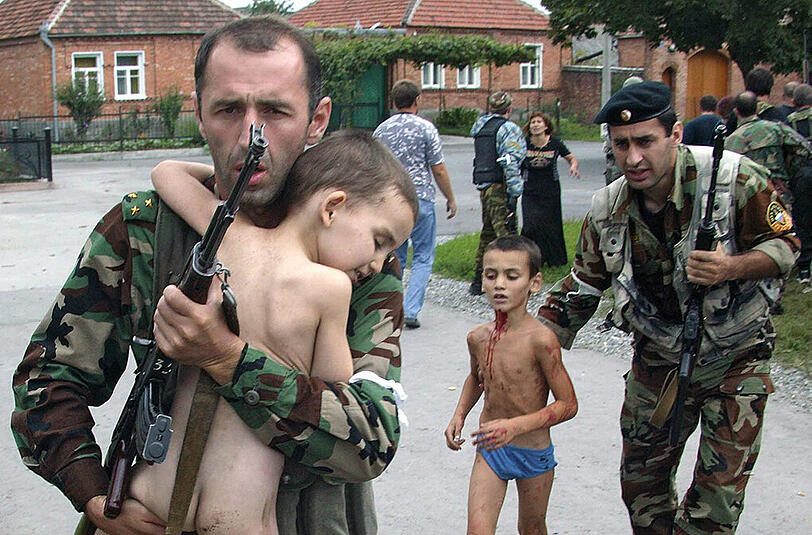 Bei dem Terrorangriff 2004 auf eine Schule in der russischen Teilrepublik Nordossetien starben mehr als 330 Menschen, unter ihnen mehr als 180 Kinder.