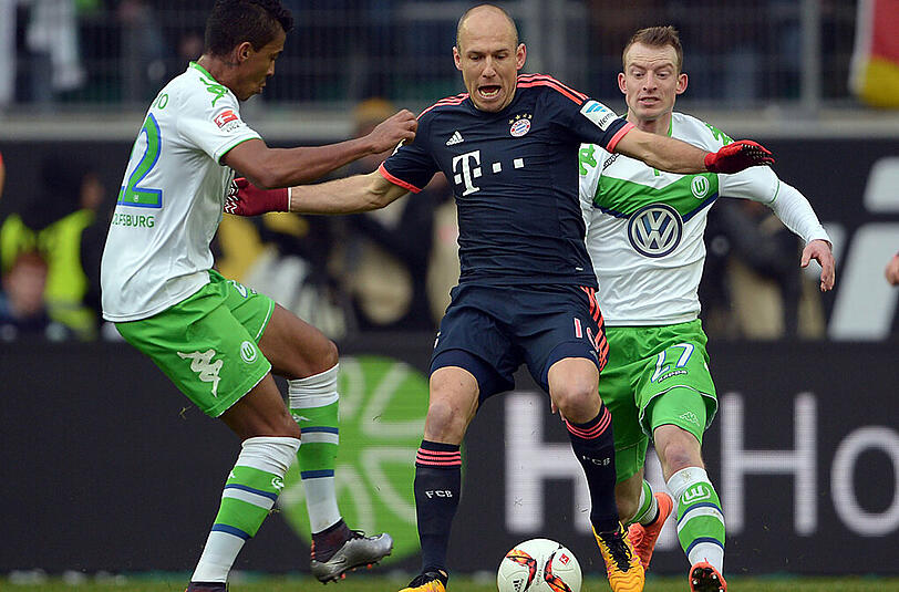 Arjen Robben: Note 4. Machte viel Alarm als klassischer Rechtsaußen, rannte öfter ins Abseits. Doch seine Aktionen waren nicht zwingend, konnten keine große Torgefahr provozieren. Die aufsteigende Tendenz vom Juventus-Spiel samt Tor konnte der Holländer nicht bestätigen.