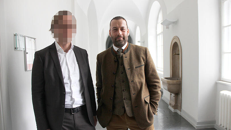 In den Gängen des Münchner Oberlandesgerichts: Porsche-Fahrer Paul K. mit seinem Anwalt Heiko Granzin (r.).
