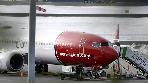 Eine Boeing 737 Max steht am Flughafen Vantaa in Finnland.
