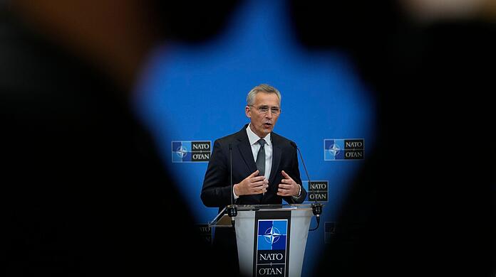 Nato-Generalsekretär Jens Stoltenberg spricht bei einer Pressekonferenz im Nato-Hauptquartier in Brüssel.
