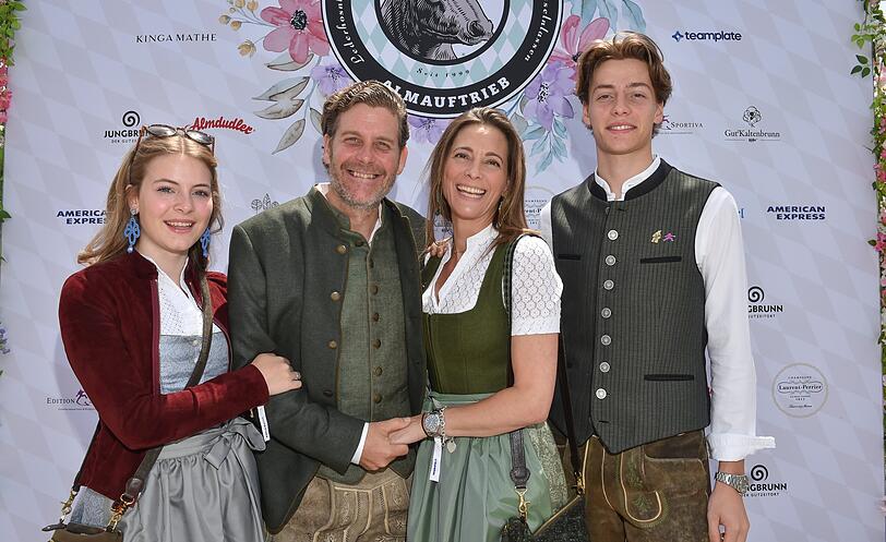Gastgeber Philip Greffenius, Frau Evelyn und die beiden gemeinsamen Kinder
