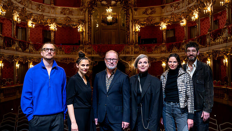 Alexander Eisenach, Nora Schlocker, Andreas Beck, Claudia Bauer, Elsa-Sophie Jach und Thom Luz.