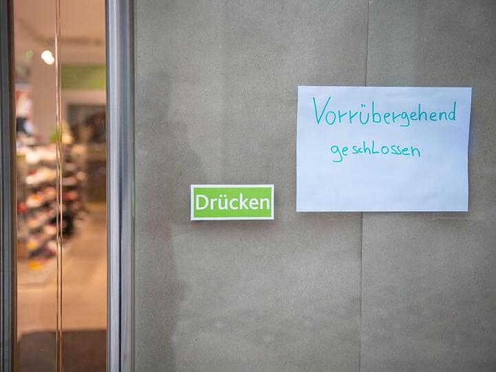 Ein geschlossenes Geschäft in der Dortmunder Fußgängerzone.