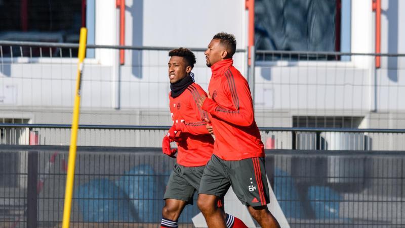 Kingsley Coman (l) und Jerome Boateng vom FC Bayern München während einer Trainingseinheit. Foto: Matthias Balk Kingsley Coman (l) und Jerome Boateng vom FC Bayern München während einer Trainingseinheit. Foto: Matthias Balk