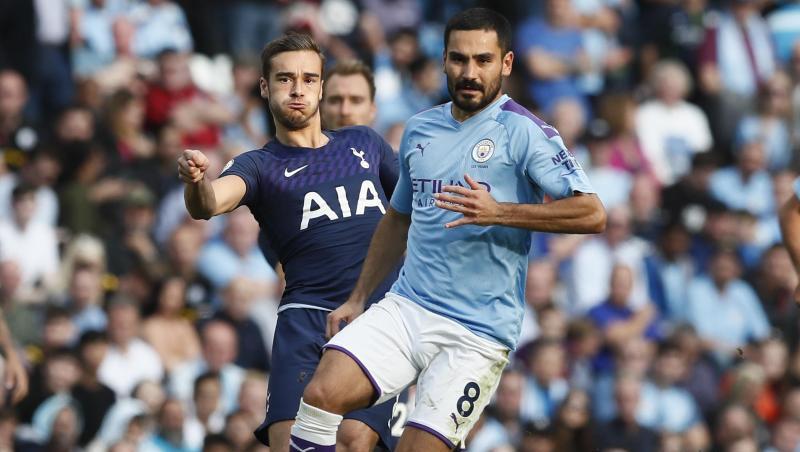 Ilkay Gündogan (r) ärgerte sich über die Handspiel-Regel. Ilkay Gündogan (r) ärgerte sich über die Handspiel-Regel.