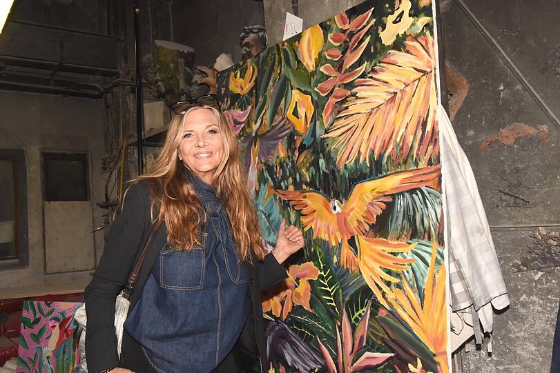 Ex-Dschungelcamperin Nicole Belstler-Boettcher kommt  vor Kurzem zu einer Vernissage in die Kunstgie&szlig;erei M&uuml;nchen.