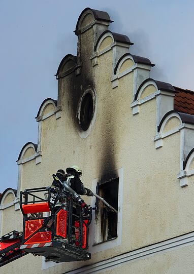 Brand in einem Mehrfamilienhaus in Geisenfeld: Die Bilder