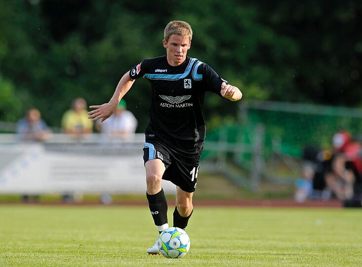 In seinem ersten Auftritt gelingen Neuzugang Marin Tomasov auf Anhieb zwei Tore. Der Gegner spielt allerdings nur in der Kreisliga A.