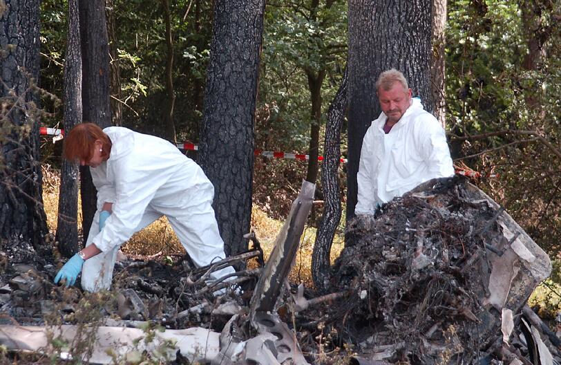 Flugzeug-Unglück in Coburg: Vier Menschen sind bei einem Absturz einer Propellermaschine ums Leben gekommen. Sie waren am frühen Sonntagmorgen zu einem Rundflug über Coburg gestartet &ndash; doch der Ausflug endete mit einer
Tragödie.