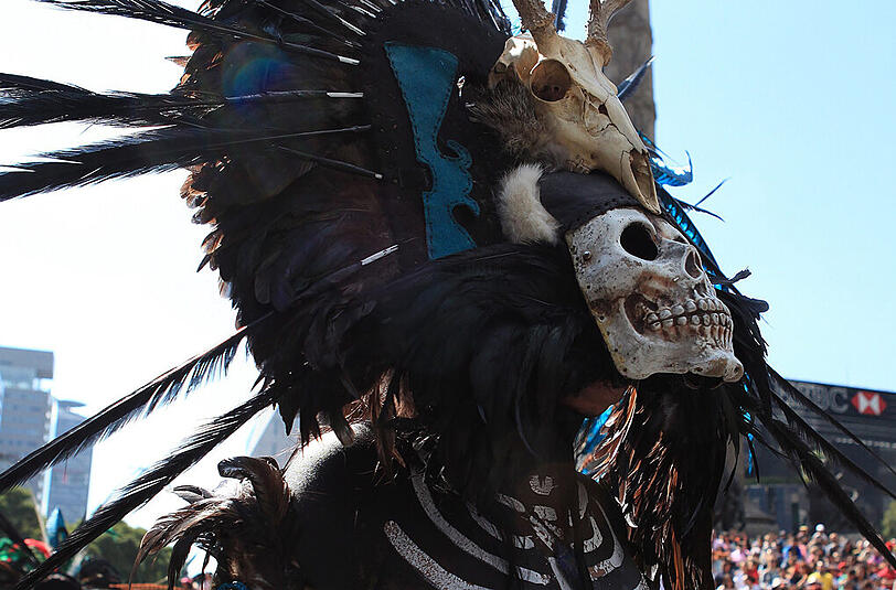 Der "Día de los Muertos" wird in Mexiko-Stadt in diesem Jahr erstmals auch als Parade gefeiert. Die Bilder vom Umzug nach Vorbild des James-Bond-Films "Spectre".