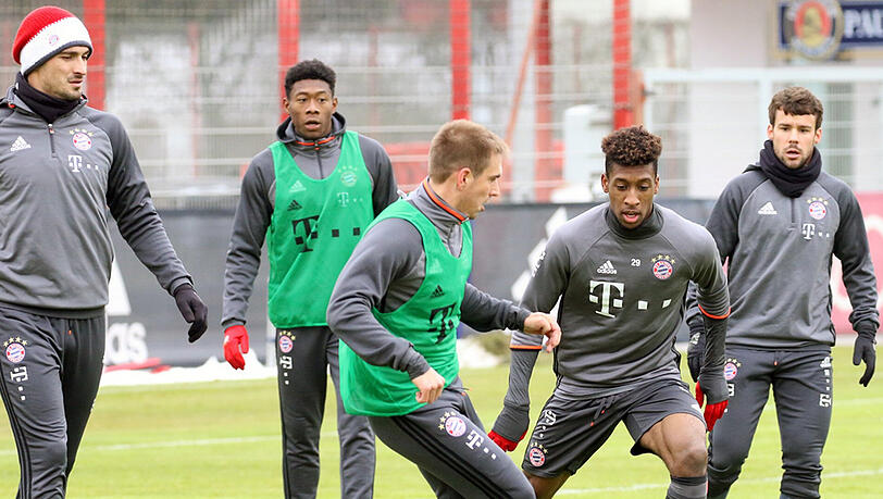 Bayern-Kapitän Philipp Lahm und Kingsley Coman (Bildmitte) sind zurück im Kreise ihrer Teamkollegen - von links Mats Hummels, David Alaba und Juan Bernat. Bayern-Kapitän Philipp Lahm und Kingsley Coman (Bildmitte) sind zurück im Kreise ihrer Teamkollegen - von links Mats Hummels, David Alaba und Juan Bernat.