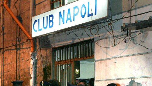 Berlusconi will die Kriminalität auch in Neapel bekämpfen Berlusconi will die Kriminalität auch in Neapel bekämpfen