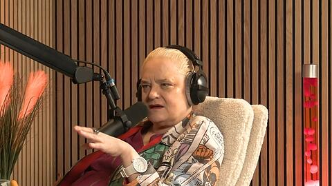 In ihrem Podcast "Gestatten, von Sinnen!" hat Hella von Sinnen &uuml;ber ihren verstorbenen Freund Dirk Bach gesprochen.