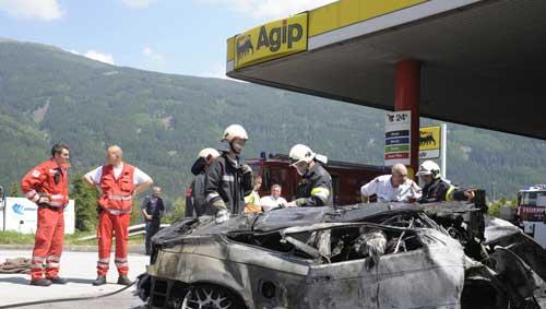 Völlig ausgebrannt: Das Unfallauto Völlig ausgebrannt: Das Unfallauto