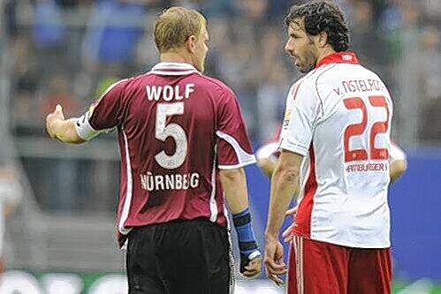 Trotz der enormen Meriten, die sich Ruud van Nistelrooy erworben hat, sieht Andy Wolf (links) dem Duell zuversichtlich entgegen