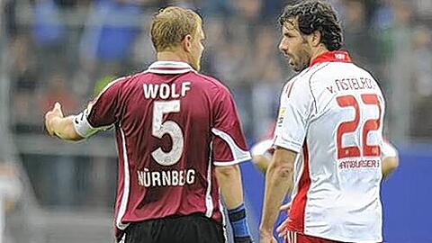 Trotz der enormen Meriten, die sich Ruud van Nistelrooy erworben hat, sieht Andy Wolf (links) dem Duell zuversichtlich entgegen