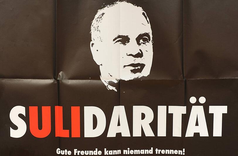 "Sulidarität" für Uli Hoeneß: eine Plakat-Aktion Münchner Aktivisten.