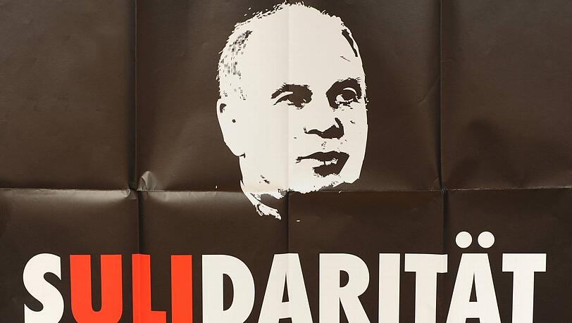 "Sulidarität" für Uli Hoeneß: eine Plakat-Aktion Münchner Aktivisten. "Sulidarität" für Uli Hoeneß: eine Plakat-Aktion Münchner Aktivisten.