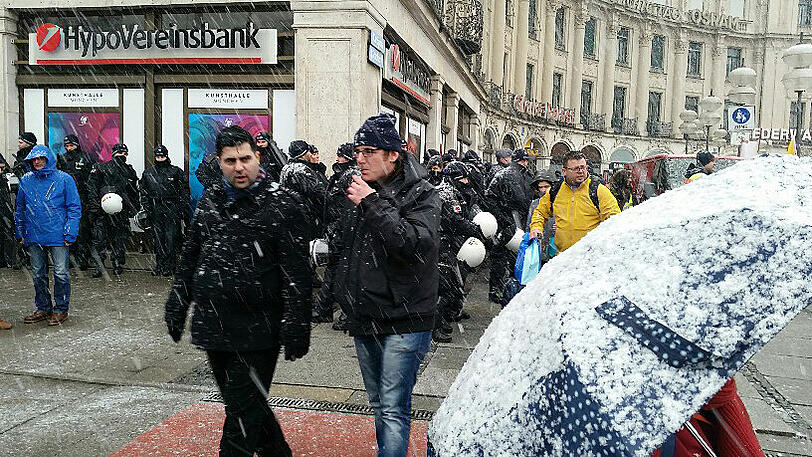 Nach der Auftaktkundgebung auf dem Karlsplatz ging es im Demonstrationszug durch München.