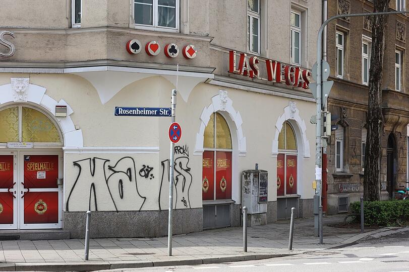 An einer Ecke der Pariser Straße ist der Spielsalon Las Vegas.