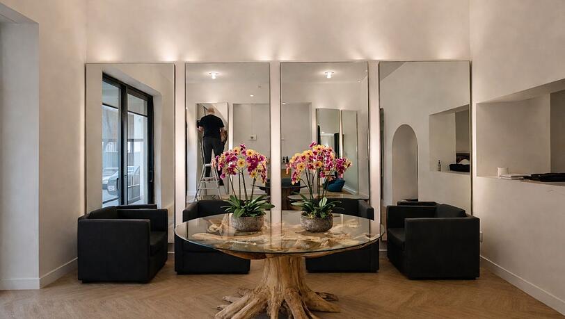 Im neuen Salon laufen die finalen Arbeiten der Handwerker.