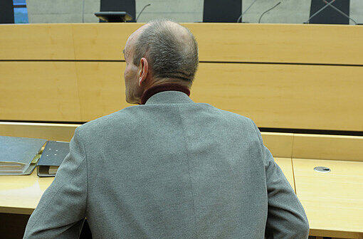 Wegen Mordes vor Gericht: Der Angeklagte (72) soll seine Frau (78) abgeschlachtet haben.