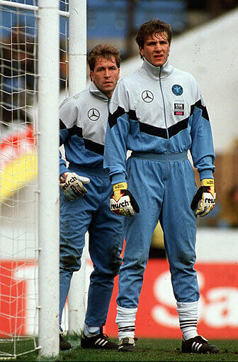 Andreas Köpke (l) stand bei der WM 1990 noch im Schatten von Bodo Illgner. Er hatte keinen Einsatz bei dem Turnier.
